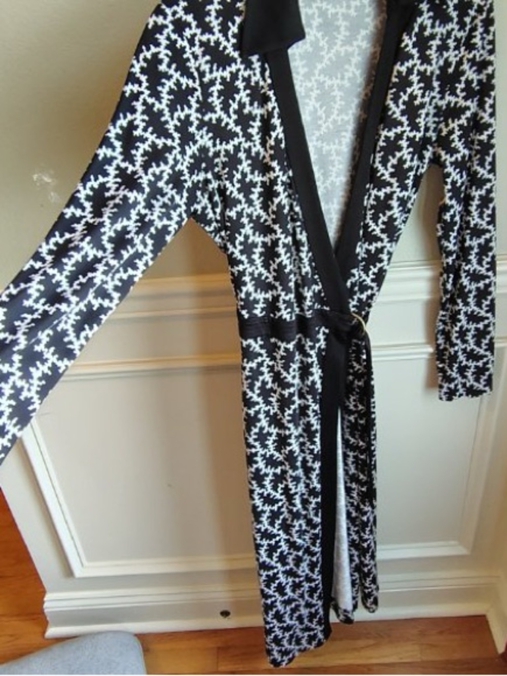 Diane Von Furstenburg AOP Front Tie Dress Womens 12 100% Silk Black White Luxury